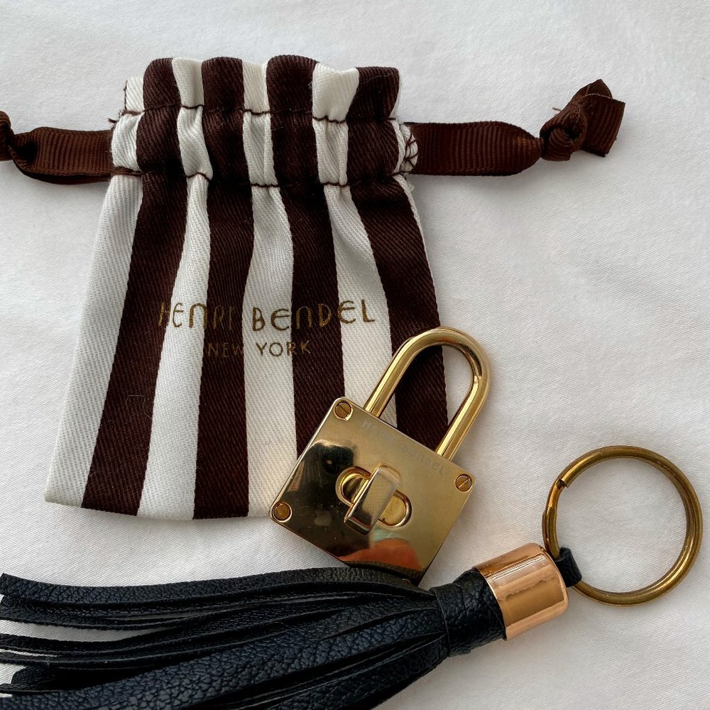 HENRI BENDEL 8GB GOLD USB W BLACK FRING KEYCHAIN